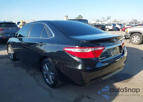 2016 Toyota Camry Le/Xle/Se/Xse z USA, uszkodzony, nr VIN 4T1BF1FK8GU145257